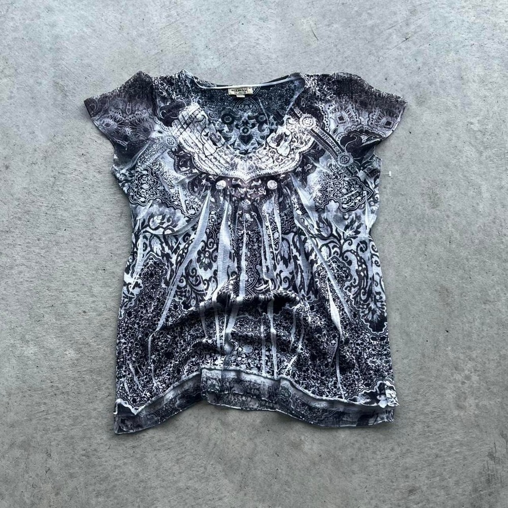 OneWorld V-Neck Top Essential